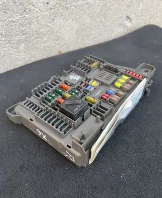 BMW X6 E71 Fuse module B010105300 60847271