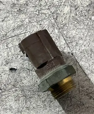 Volkswagen Golf IV Coolant temperature sensor 1J0959481