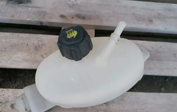 Renault Master III Coolant expansion tank/reservoir 217100015R