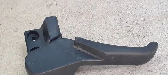 Volkswagen PASSAT B5.5 Engine bonnet (hood) release handle 3B1823533