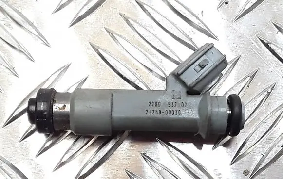 Toyota Aygo AB40 Fuel injector 2325000030