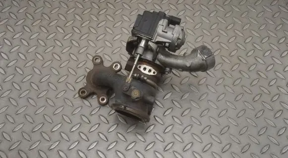 Volkswagen Polo V 6R Turbo 04E145725AB 04E145713B