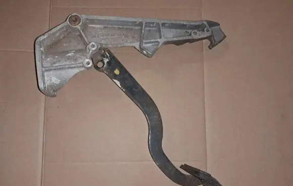 Mercedes-Benz SL R107 Brake pedal bracket assembly 1072940901