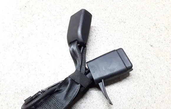Toyota Auris E180 Middle seatbelt buckle (rear) 308826110 374349