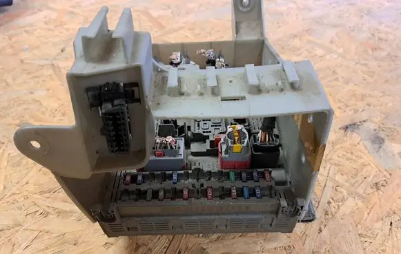 Citroen C5 Fuse module 9643805380