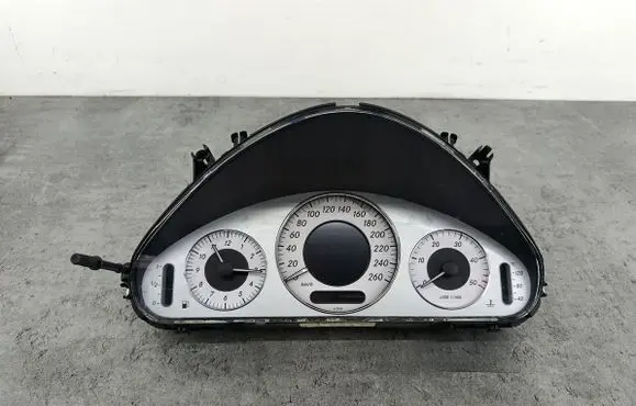 Mercedes-Benz E W211 Speedometer (instrument cluster) A2115404648