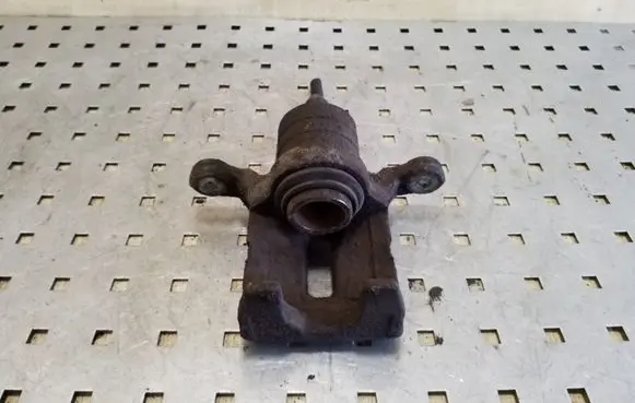 Nissan Pathfinder R51 Rear brake caliper