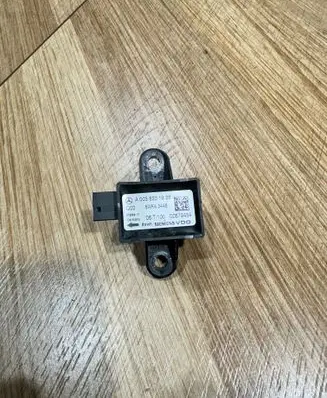 Mercedes-Benz S W221 Airbag deployment crash/impact sensor A0038201926 5WK43446 00579434