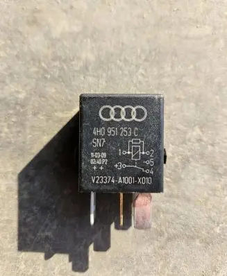 Volkswagen Transporter - Caravelle T5 Other relay 4H0951253C V23374A0001X010