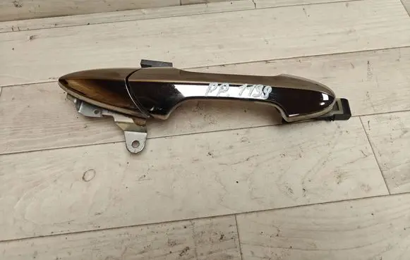 Honda FR-V Front door exterior handle 