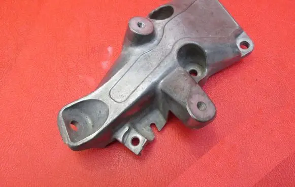 BMW 1 E81 E87 Engine mounting bracket 6776529