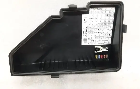 Volvo XC90 Fuse box cover 31398001