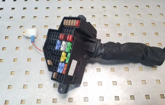 Skoda Octavia Mk2 (1Z) Fuse module