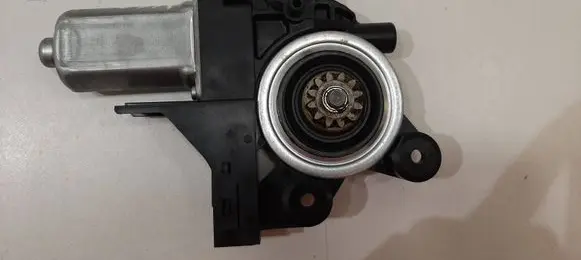 Volvo V70 Front door window regulator motor 970713101 080722