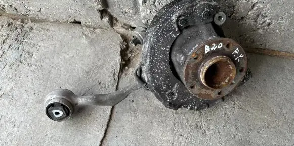 BMW 1 E81 E87 Front wheel hub spindle knuckle 6773209