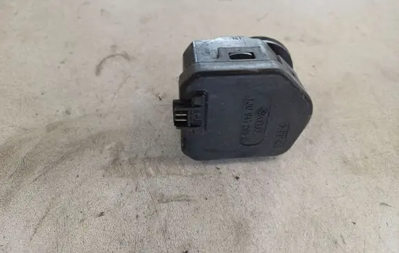 Volkswagen Bora Headlight level adjustment motor 1J0941295C