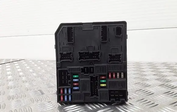 Renault Kadjar Fuse module 284B69501R