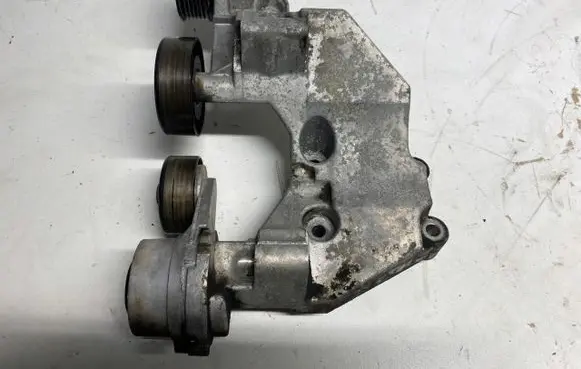 Hyundai Tucson LM Generator/alternator bracket 