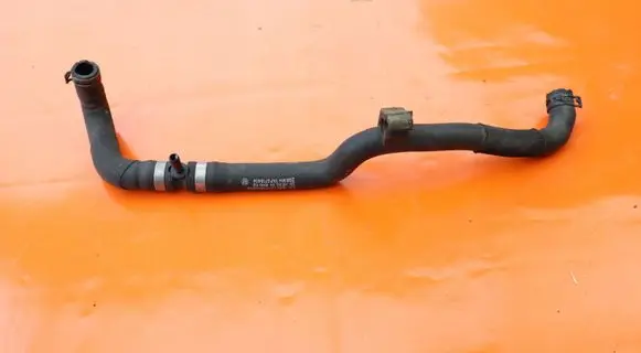 Mercedes-Benz SLK R171 Engine coolant pipe/hose 1718301696