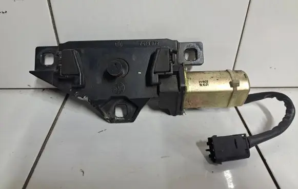 BMW 7 E65 E66 Tailgate/trunk/boot lock/catch/latch 7014672