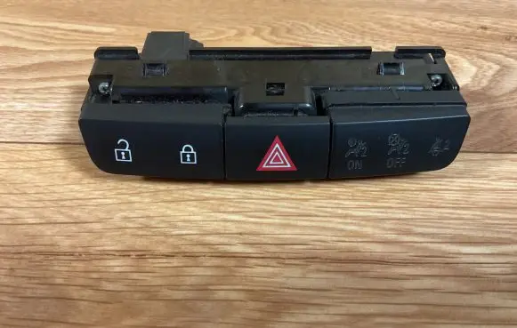 Opel Insignia A Hazard light switch 13271927 GE8295
