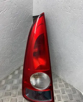 Renault Espace IV Rear/tail lights 8200027153