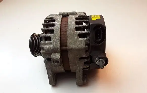 KIA Rio Generator/alternator 373002A850