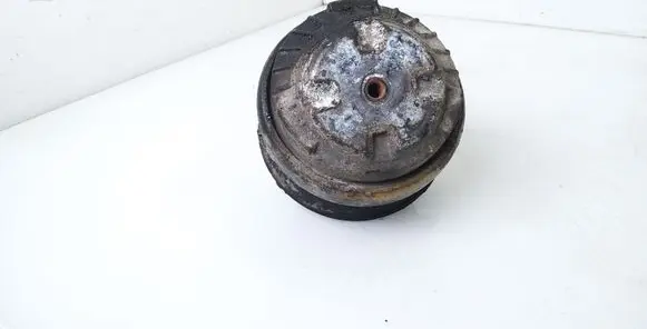 Mercedes-Benz C W204 Engine mount bracket