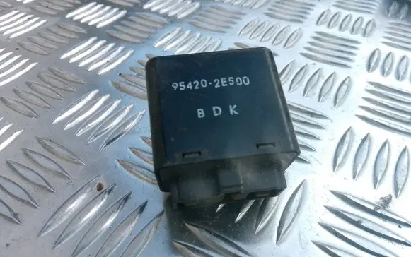 Hyundai Tucson JM Window wiper relay 954202E500