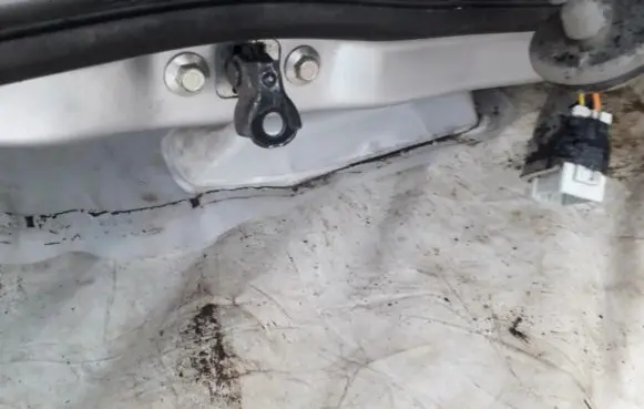 Honda FR-V Rear door check strap stopper