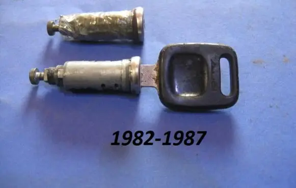 Audi 100 200 5000 C3 Front door lock (next to the handle) 8287PKPD