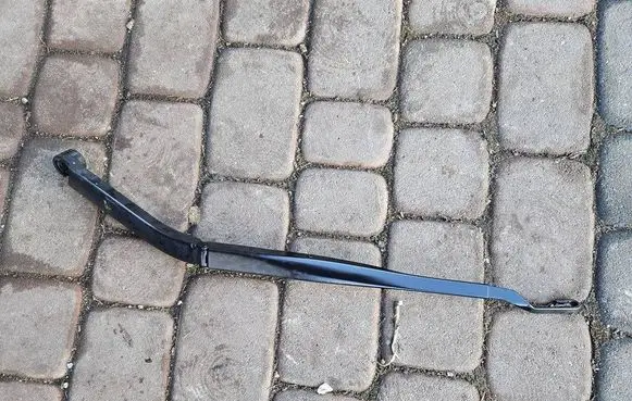 Toyota Highlander XU70 Front wiper blade arm 2410574