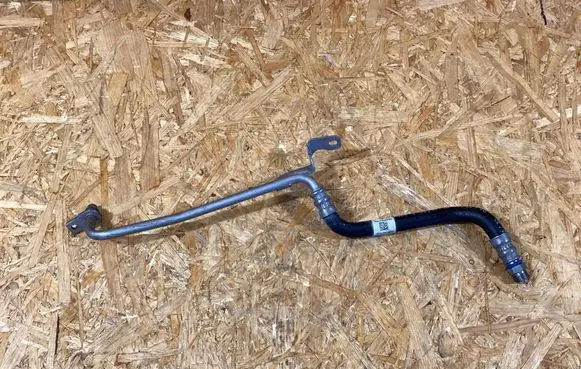 Porsche Macan (95B) Intercooler pipe mounting bracket 95b317826c
