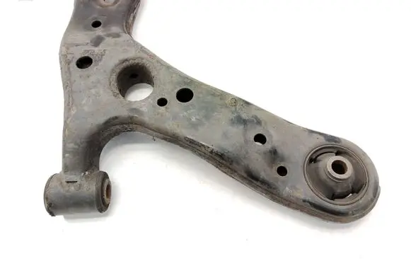 Toyota Avensis T270 Front lower control arm/wishbone