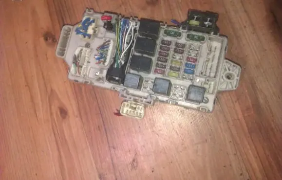 Mitsubishi Lancer Fuse box set mr587875