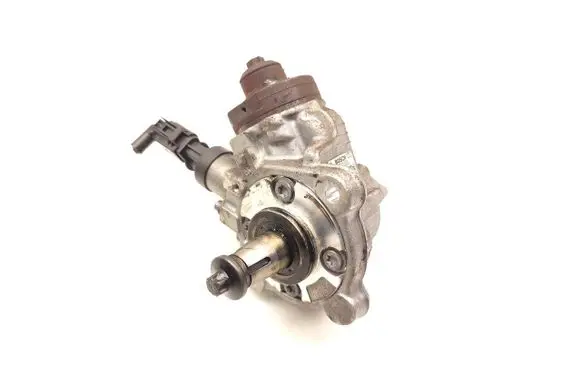 BMW 1 E81 E87 Fuel injection high pressure pump 7797874 0445010506