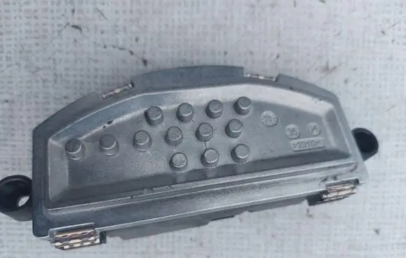 Volkswagen Polo VI Heater blower motor/fan resistor 5HL011266