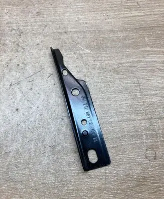 Mercedes-Benz E W212 Front bumper mounting bracket A2128818286