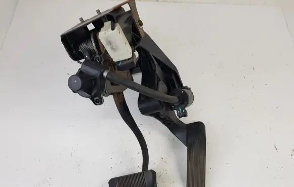 Chrysler Pacifica Pedal assembly 04683921AI