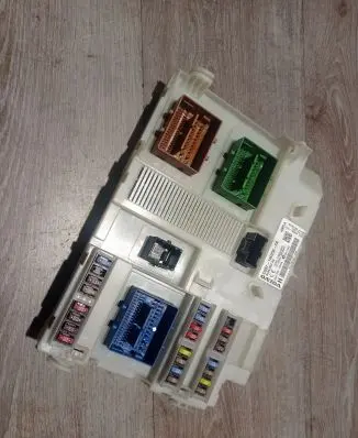 Volvo S80 Fuse module 31343337 31343337AA