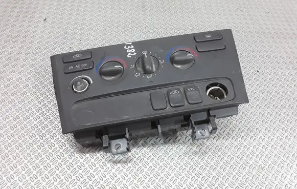 Volvo V70 Climate control unit 8682928