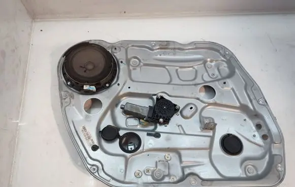 KIA Carens II Front door window regulator with motor
