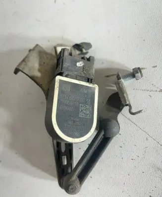Headlight/headlamp level sensor