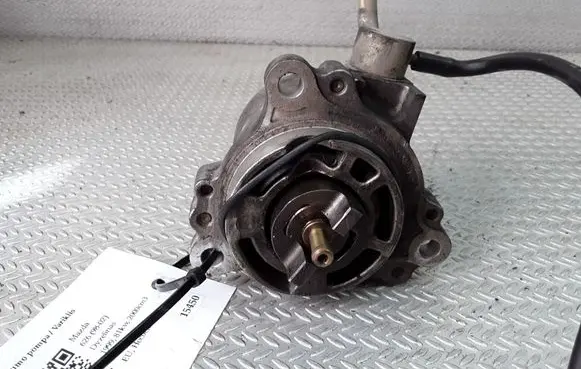 Mazda 626 Vacuum pump X2T58171