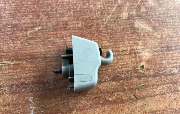 Volkswagen Touareg I Sun visor clip/hook/bracket 7L0857561