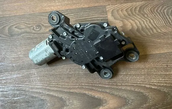 Volkswagen Golf VI Rear window wiper motor 5K6955711B 0390201207