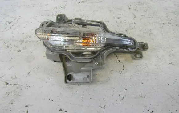 Front fender indicator light