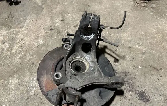 Volkswagen PASSAT B8 Front wheel hub spindle knuckle