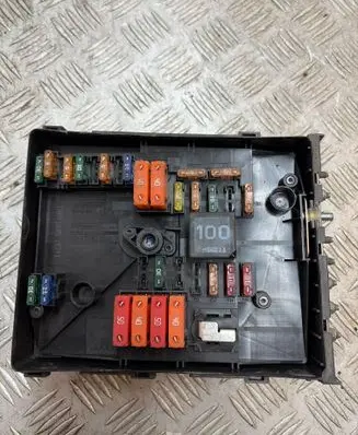 Volkswagen Touran I Fuse module 017181301 1B041054911 0545585074E