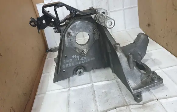 Opel Insignia A Fuel pump bracket 55574721